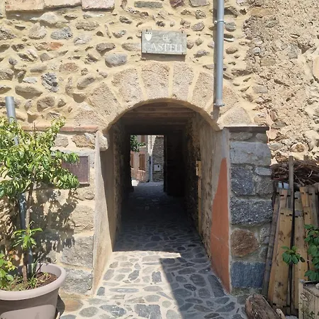 Le Castell De *