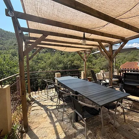 Le Castell De בית נופש