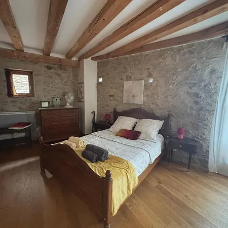 Le Castell De *